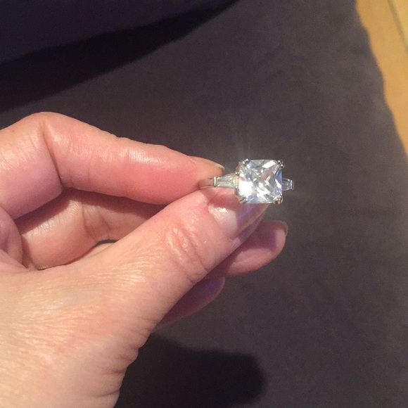 Silver Tone Fashion Ring Size 5. NWOT - Picture 4 of 7